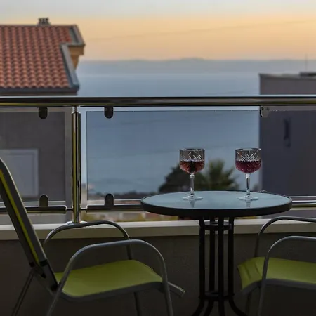 Em Makarska