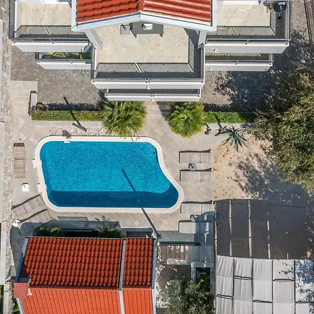 Apartment Em