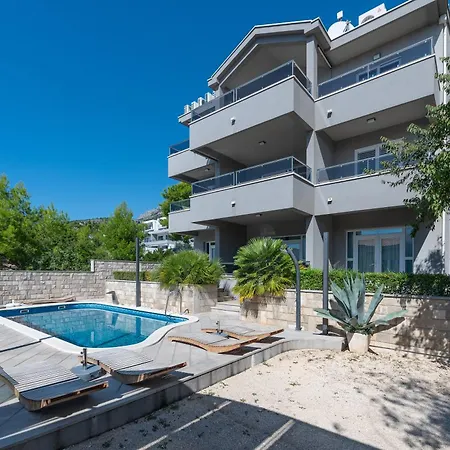 Apartment Em Makarska