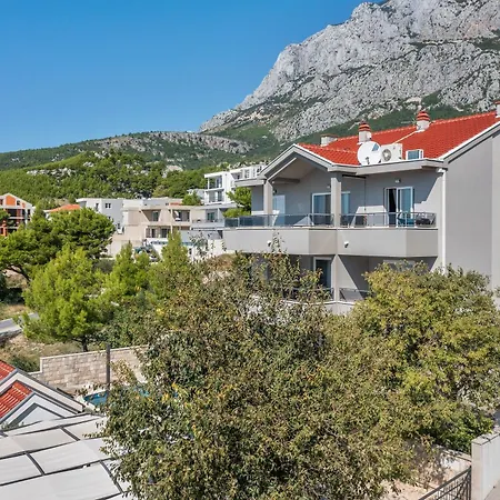 Em * Makarska