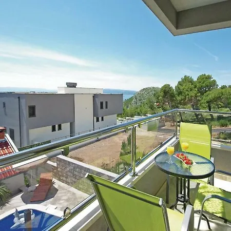 Apartment Em *