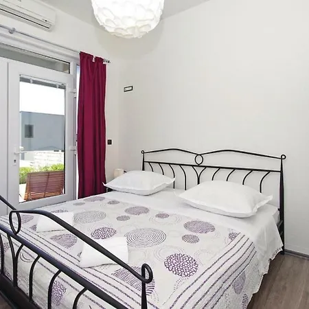 Apartment Em