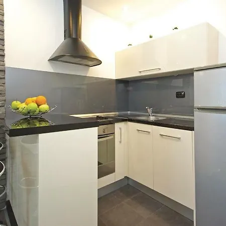 Em Apartment *